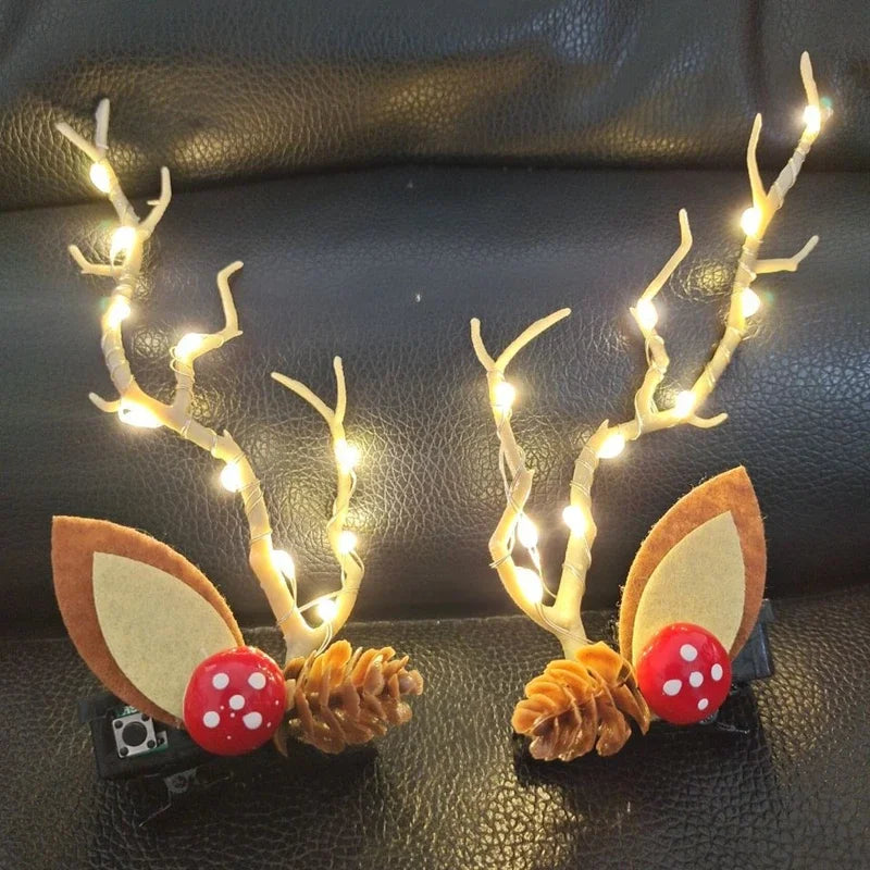 Weihnachtliche Haarspangen mit LED und Rentiergeweih (Paar)