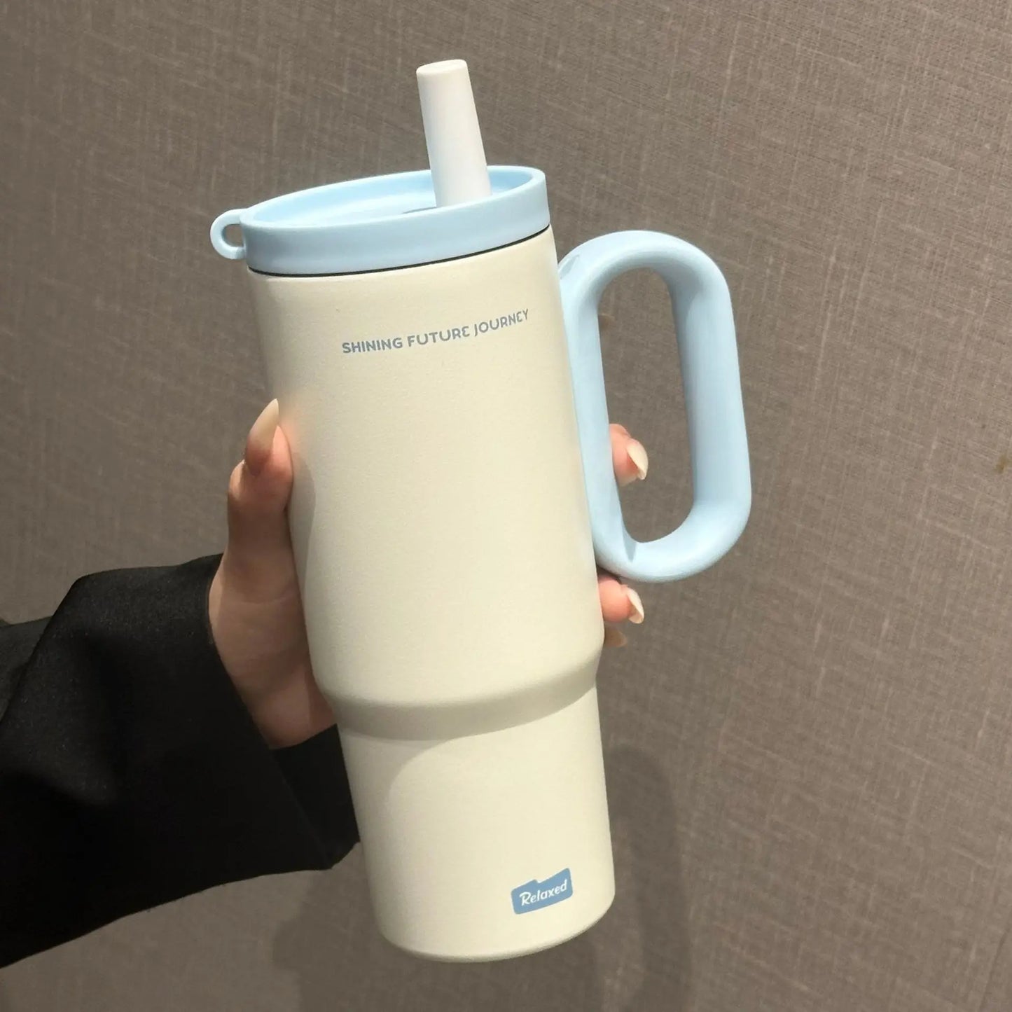 Vakuumisolierte Edelstahl-Wasserflasche mit Strohhalm und Griff (750 ml)