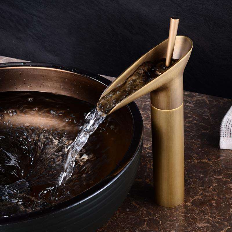 AquaLuxe - Wasserfall antike Wasserhahn Waschbeckenarmatur Messing Waschbeckenarmatur | 50% RABATT