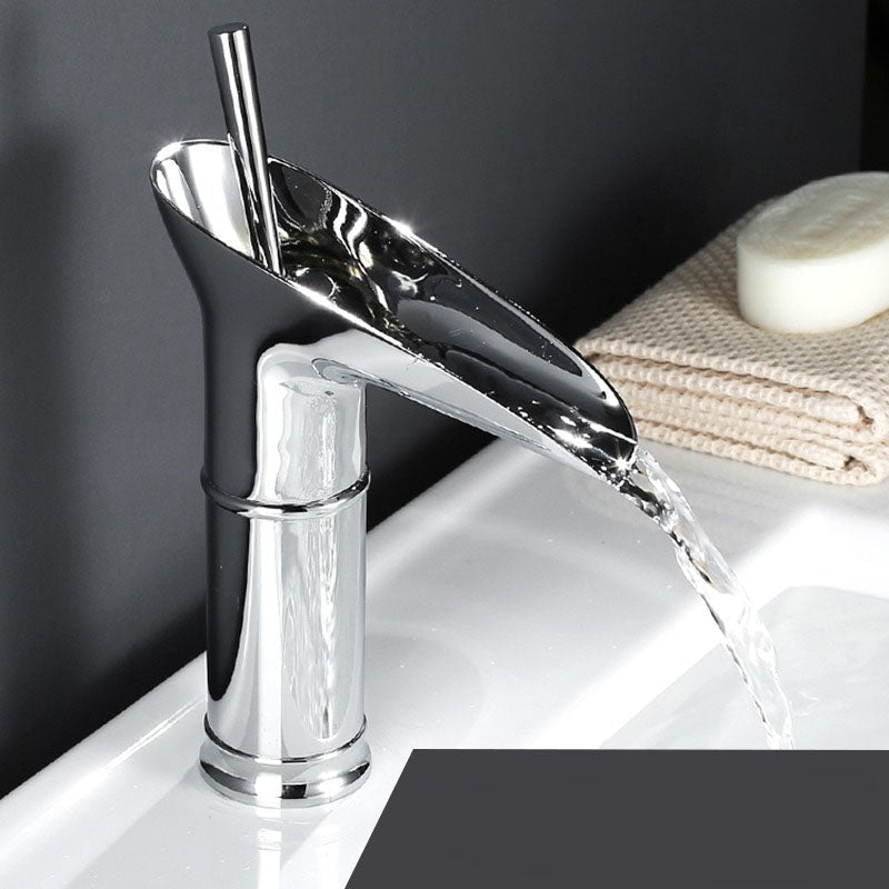 AquaLuxe - Wasserfall antike Wasserhahn Waschbeckenarmatur Messing Waschbeckenarmatur | 50% RABATT