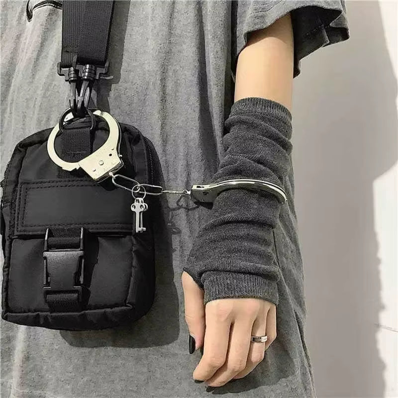 Y2K-gotische metallisch gestreifte fingerlose Armstulpen