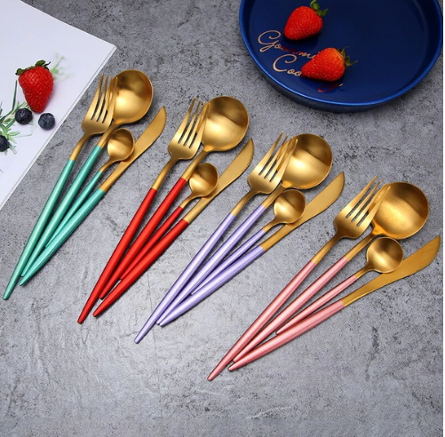 LuxuraTable - Luxuriöses Besteckset mit 24 Teilen aus Edelstahl in Gold und Silber
