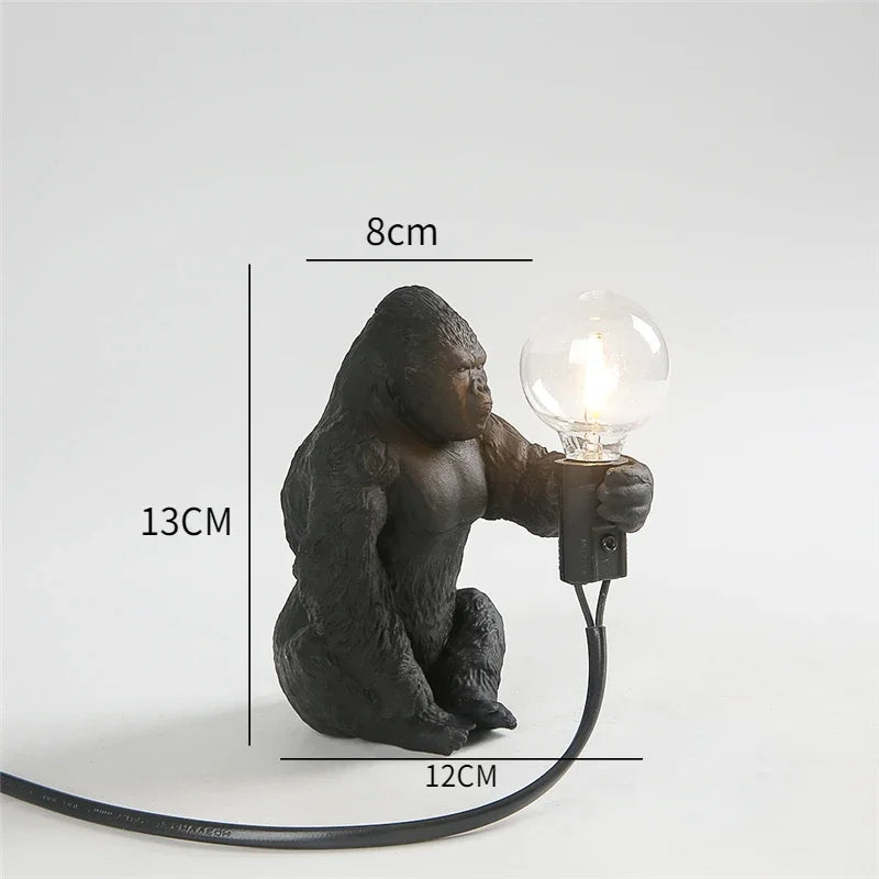 Moderne Mini Gorilla Bordlampe – Legende Design til Børneværelser og Skriveborde, Hars, 25 cm Høj, Sort/Hvid-4