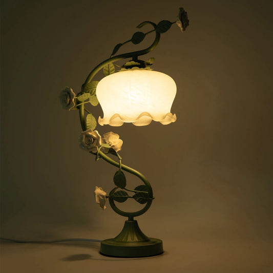 FloraLume - Künstlerische Schreibtischlampe mit Blumen aus der Natur