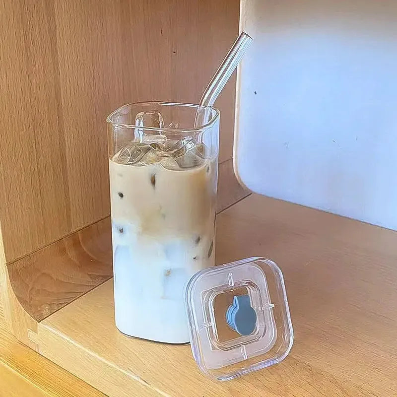 Hitzebeständige Kaffeetasse aus hochwertigem Borosilikatglas mit Deckel und Strohhalm
