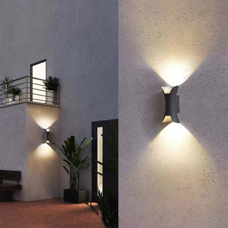 Variant image for Moderne Vandtæt LED Væglampe Udendørs – Energibesparende Sort/Guld Metal til Have og Terrasse-7