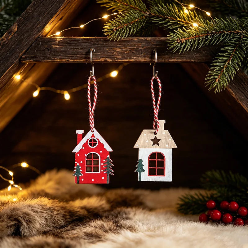 Rustikale Weihnachtsanhänger aus Holz in Hausform (8er-Set)