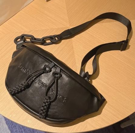 Jocelyn - Brusttasche aus Leder